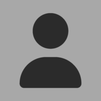 Graues Platzhalterbild mit dunklem Personen-Symbol, bestehend aus Kreis (Kopf) und Halbkreis (Schultern), für noch nicht vorhandene Teamfotos.